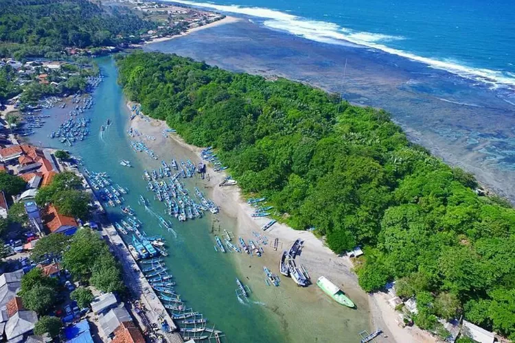 Pantai Santolo